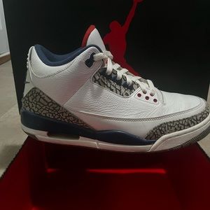 Jordan 3 true blue size 9.5